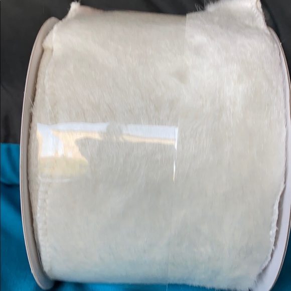 Celebrate it Christmas White Furry Wired Ribbon - Picture 2 of 5